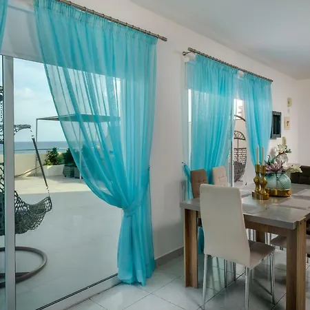 The Coral Penthouse 아파트