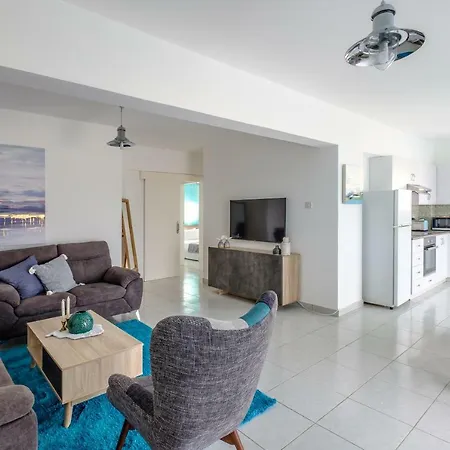 The Coral Penthouse شقة لارنكا