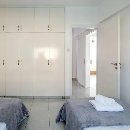 شقة The Coral Penthouse لارنكا